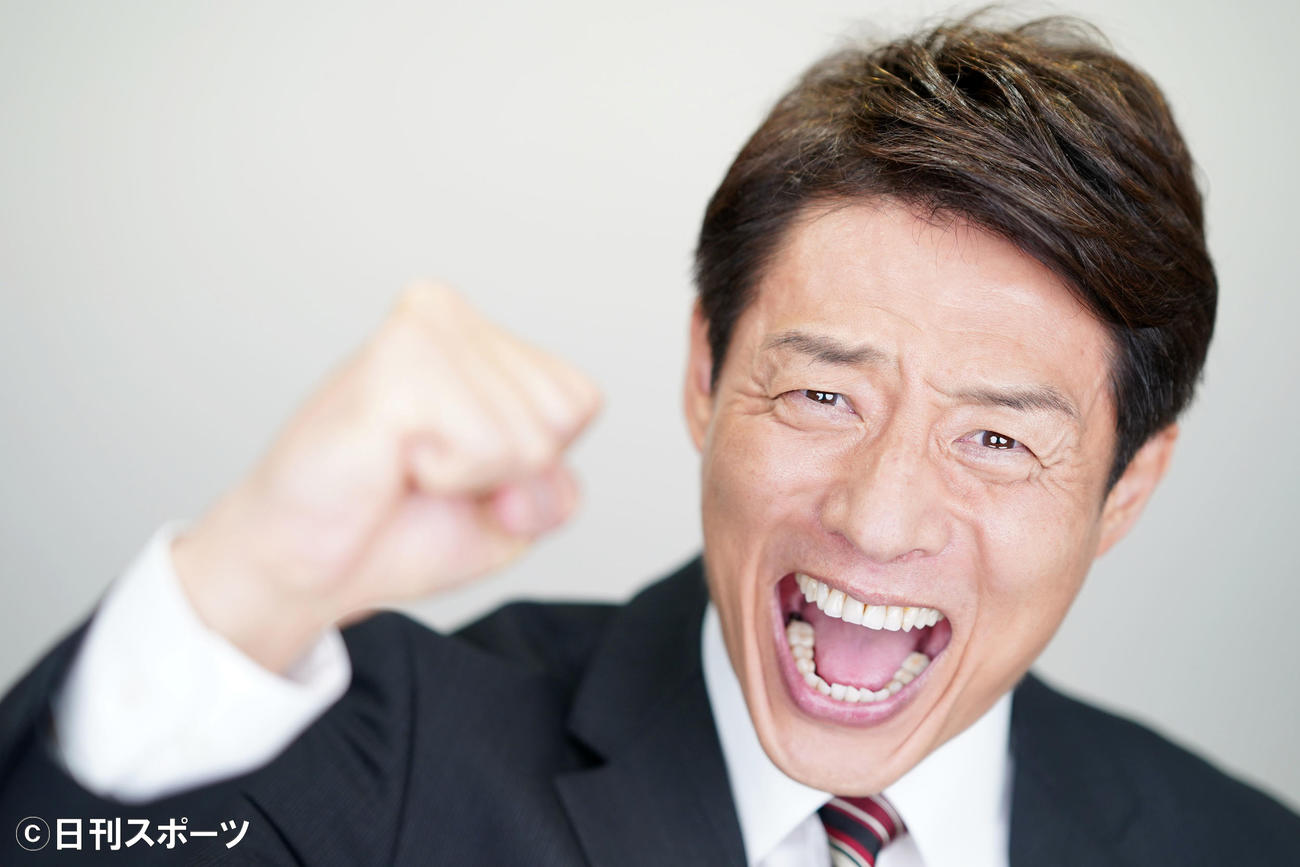 レンズ越しにメッセージを伝える松岡修造（2021年5月撮影）