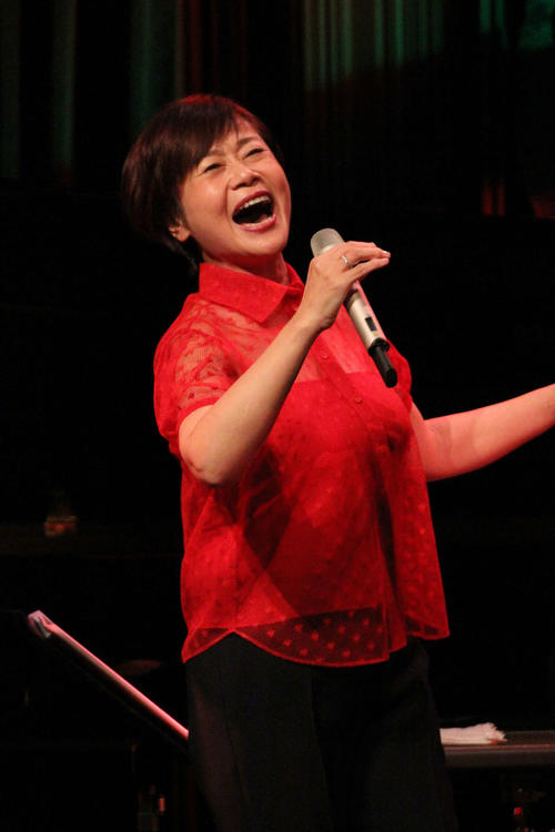 ライブを行った神野美伽