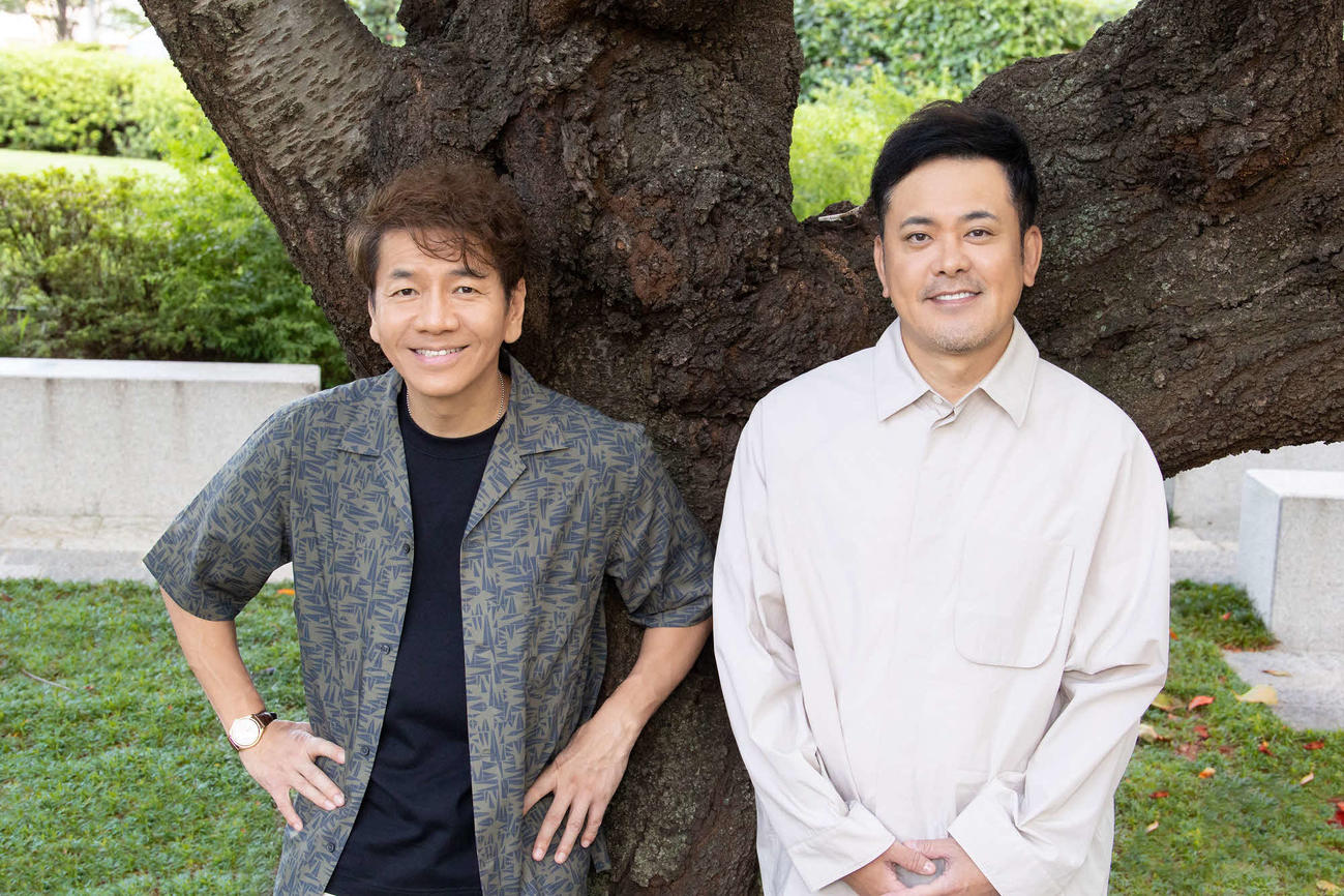10月にテレビ朝日系バラエティー番組「くりぃむナンタラ」（日曜午後9時55分）をスタートさせるくりぃむしちゅーの上田晋也（左）と有田哲平（右）