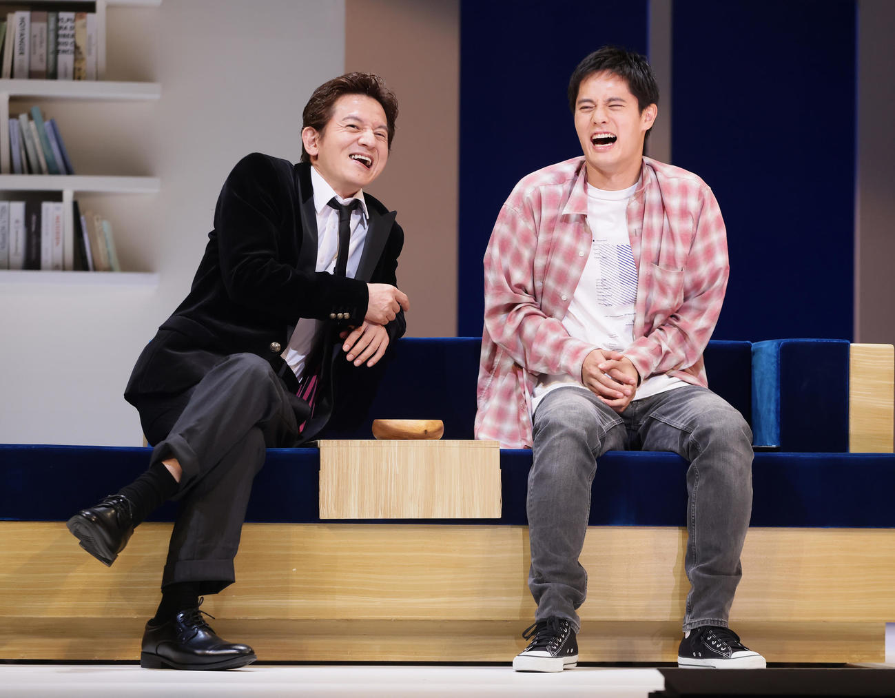 親子で舞台共演する岡本健一（左）と岡本圭人（撮影・足立雅史）