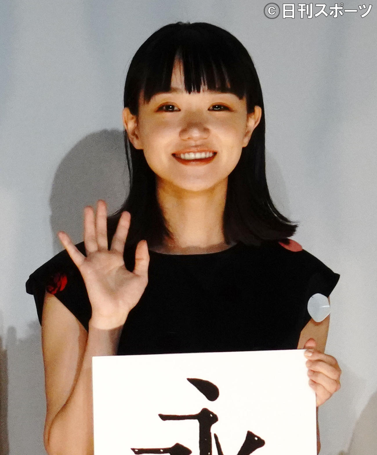映画「君は永遠にそいつらより若い」の特別先行上映会舞台あいさつに出席した奈緒