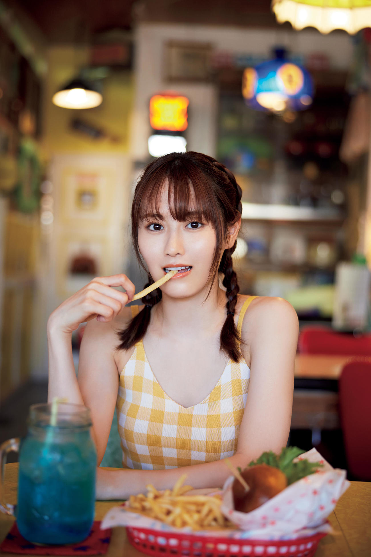 発売日が決定したファースト写真集で素の表情を見せるNGT48西潟茉莉奈（撮影・吉田崇）
