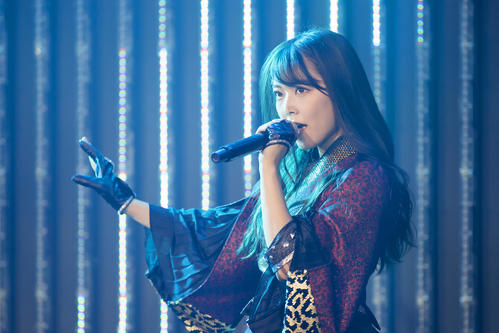 卒業公演で歌うNMB48白間美瑠（C）NMB48