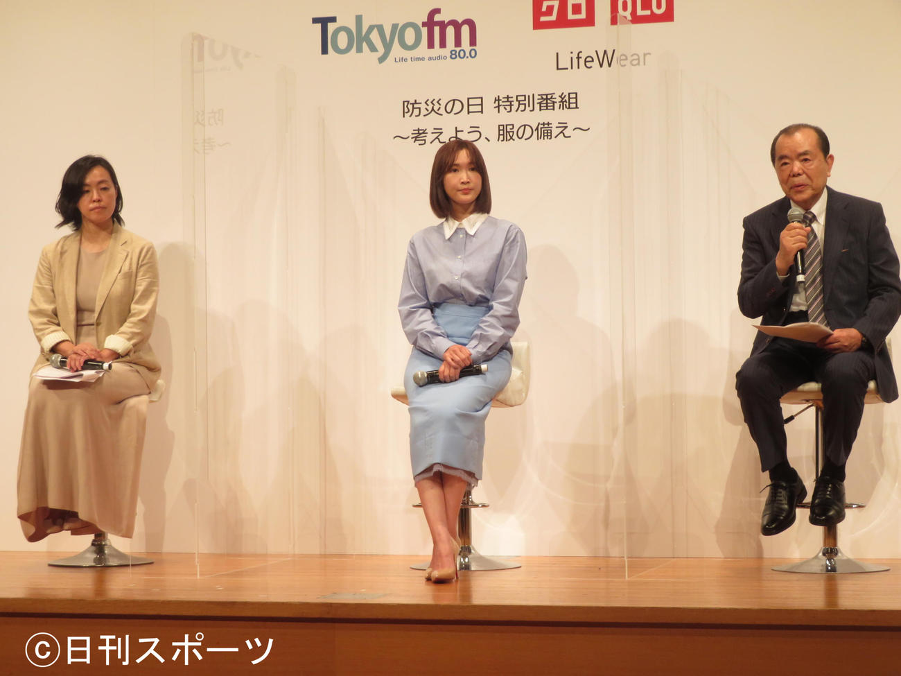 「TOKYO FM×ユニクロ『防災の日　特別番組～考えよう、服の備え～」公開収録に参加した、左からのシェルバ英子氏、紗栄子、山村武彦氏（撮影・村上幸将）
