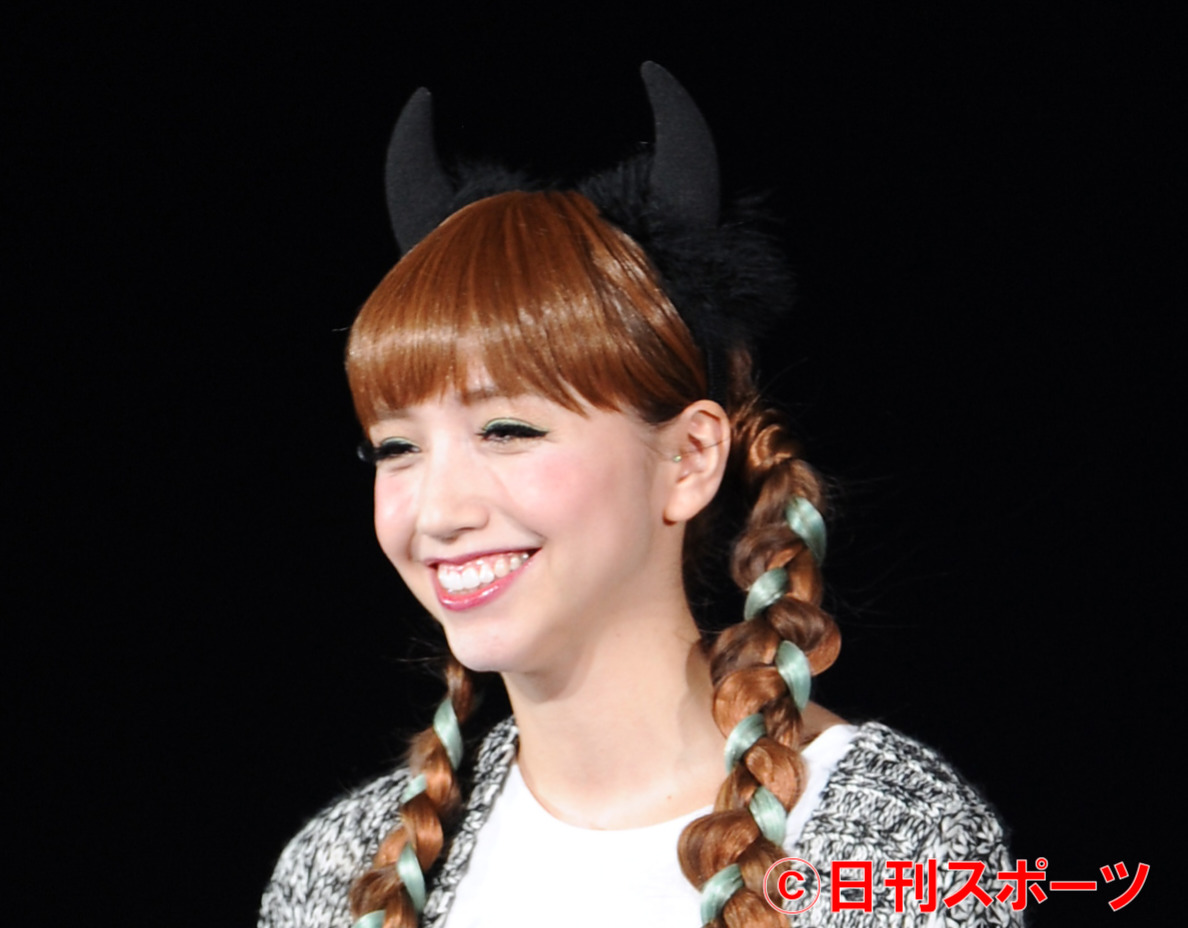 豊田エリー（2012年10月撮影）