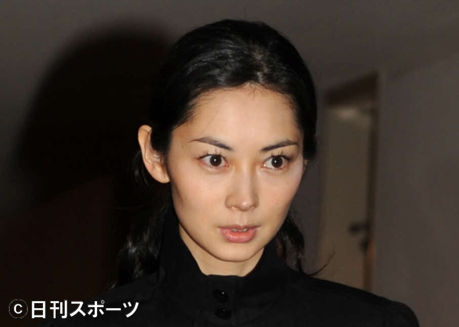 伊東美咲（2011年12月撮影）