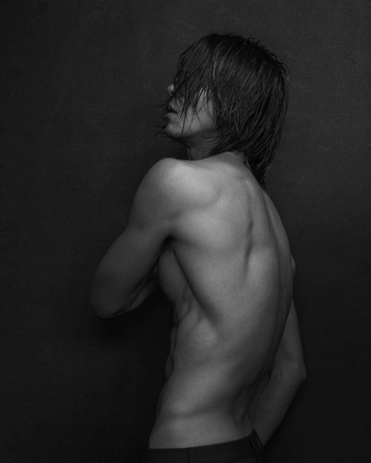 山下智久の初写真集「Circle」の先行カット
