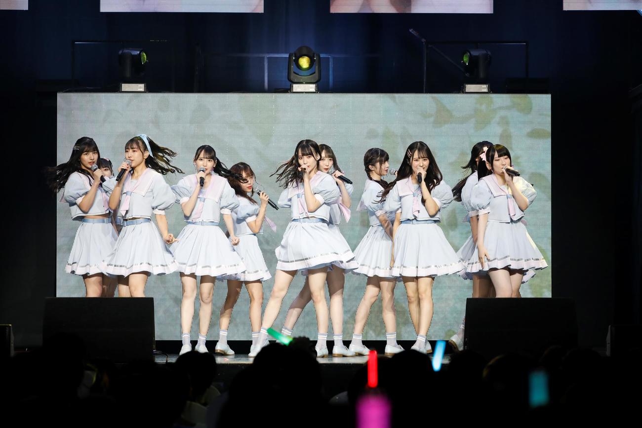 初の全国ツアー「やっぱり、恋をした」初日公演で歌う≠ME