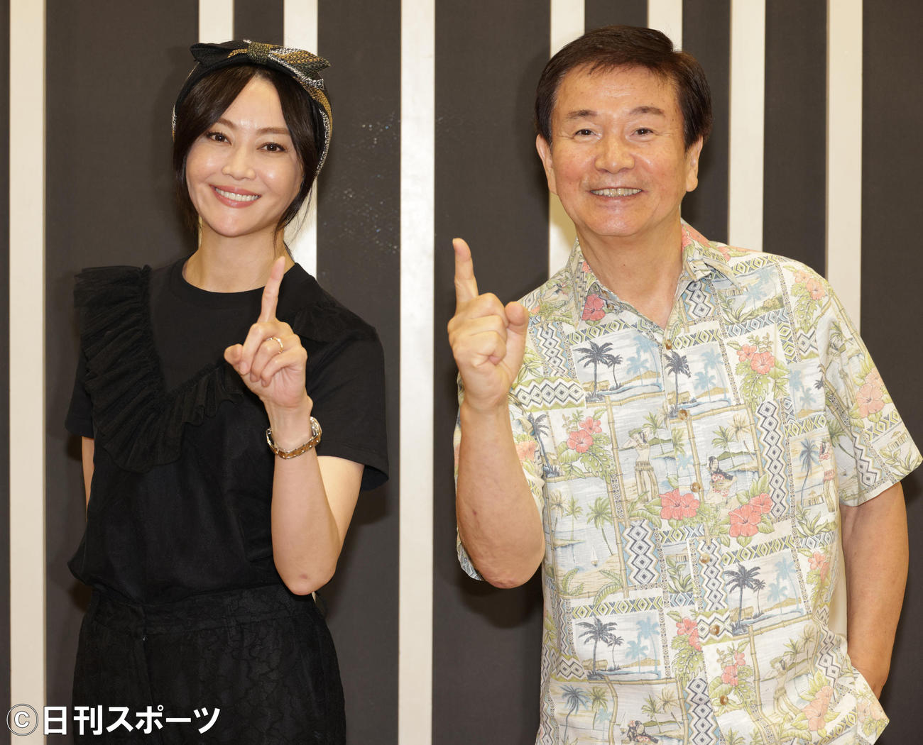 都内でラジオ番組の収録を行った観月ありさ（左）と森田健作（撮影・中島郁夫）