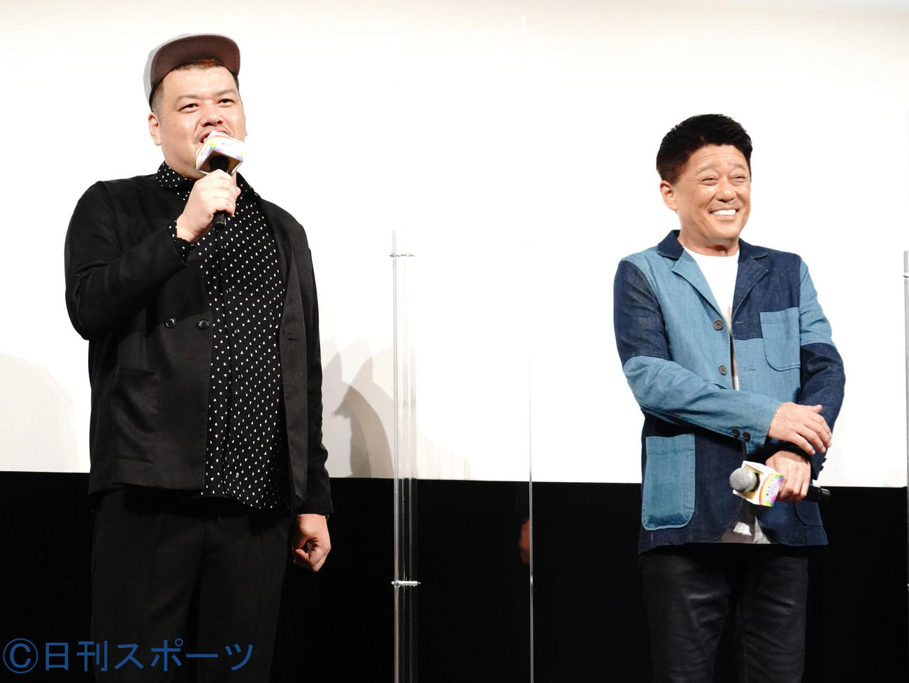 アニメ映画「リクはよわくない」の完成披露イベントに出席したお笑いコンビ野生爆弾くっきー！（左）と坂上忍（撮影・佐藤成）