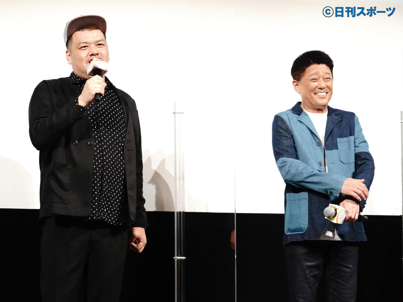 アニメ映画「リクはよわくない」の完成披露イベントに出席したお笑いコンビ野生爆弾くっきー！（左）と坂上忍（撮影・佐藤成）