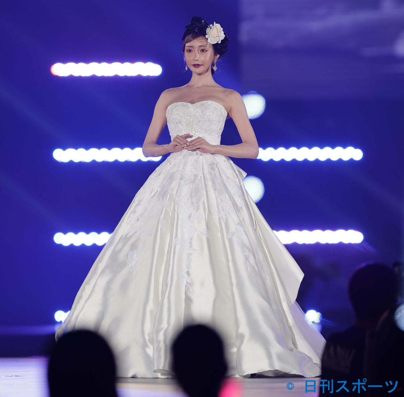 関西コレクションに出演し、ランウエーを歩いた明日花キララ（撮影・清水貴仁）