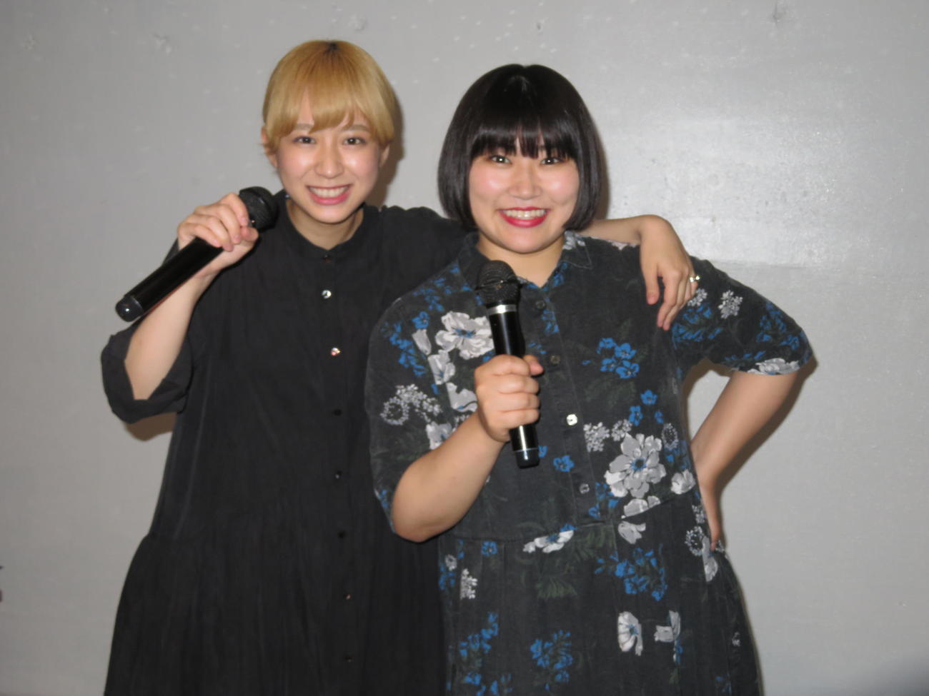 劇団4ドル50セントの「心臓丸」。左から堀口紗奈、隅田杏花（2019年6月1日撮影）