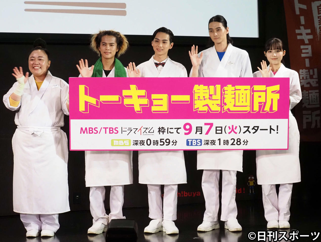 「トーキョー製麺所」完成披露トークイベントに出席した、左からニッチェ江上敬子、奥野壮、THE　RAMPAGE吉野北人、柳俊太郎、秋田汐梨（撮影・遠藤尚子）