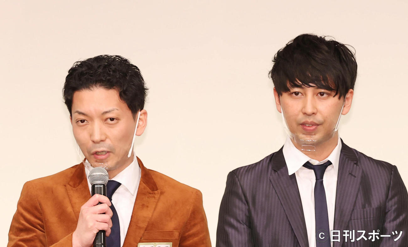 ニューヨークの嶋佐和也（左）と屋敷裕政（2020年撮影）