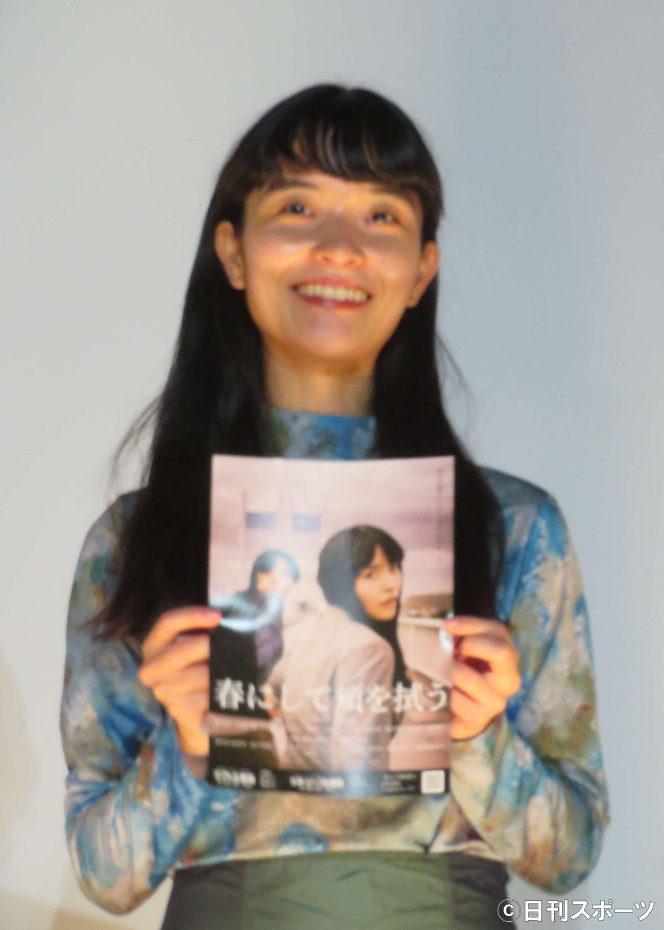 映画「春にして頬を拭う」舞台あいさつに登壇したイトウハルヒ（撮影・村上幸将）