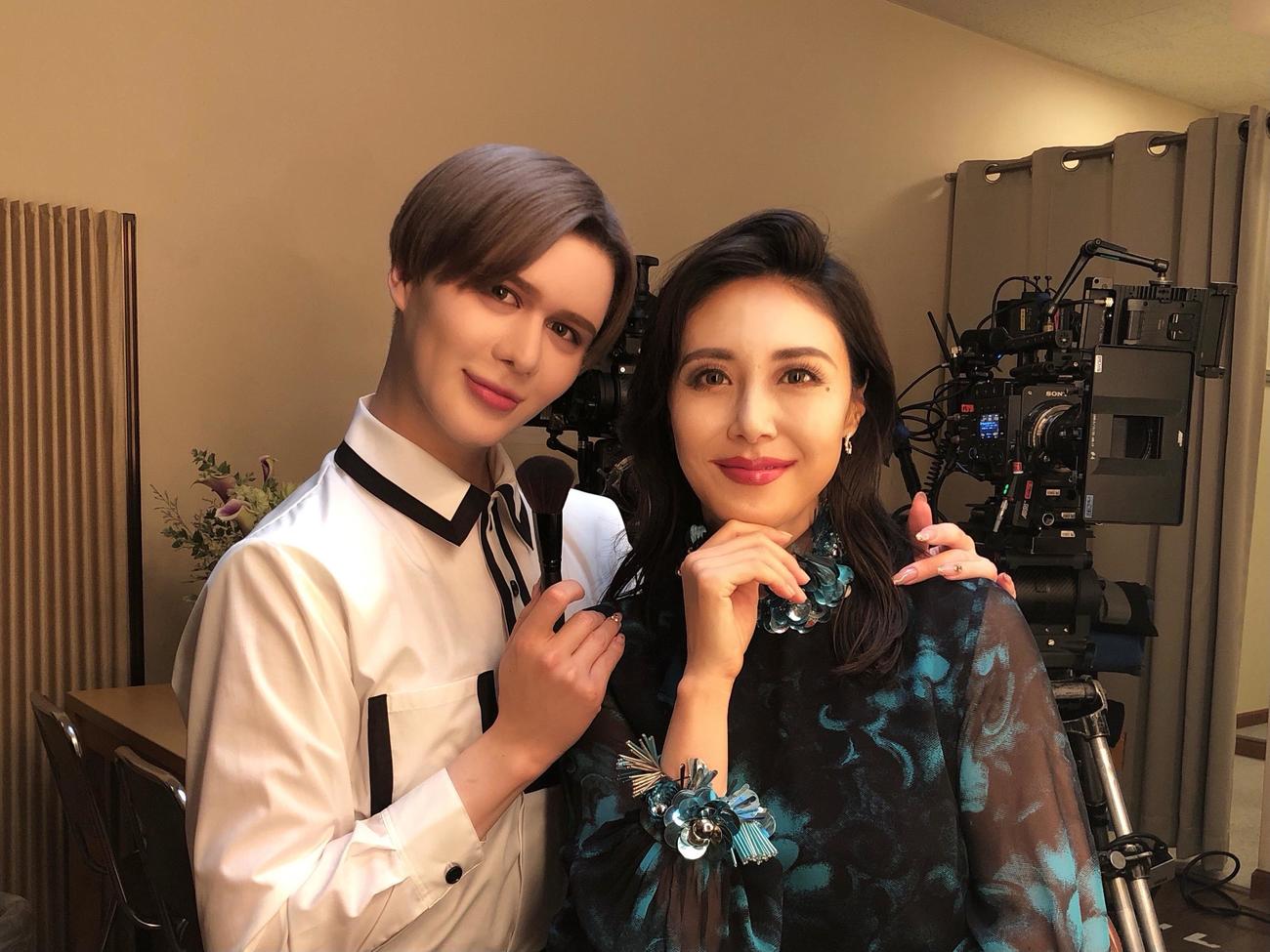 Uber Eatsの新CMで“Matt化”した松嶋菜々子（右）とMatt