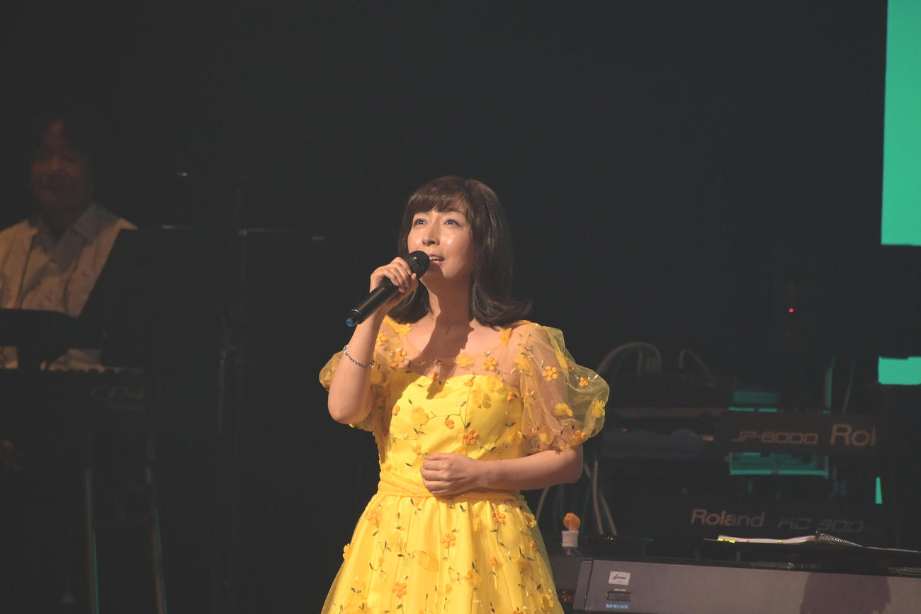 2年9カ月ぶりに、ファンの前で歌唱する岡村孝子