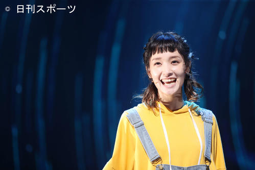 熱演する剛力彩芽(撮影・鈴木正人)