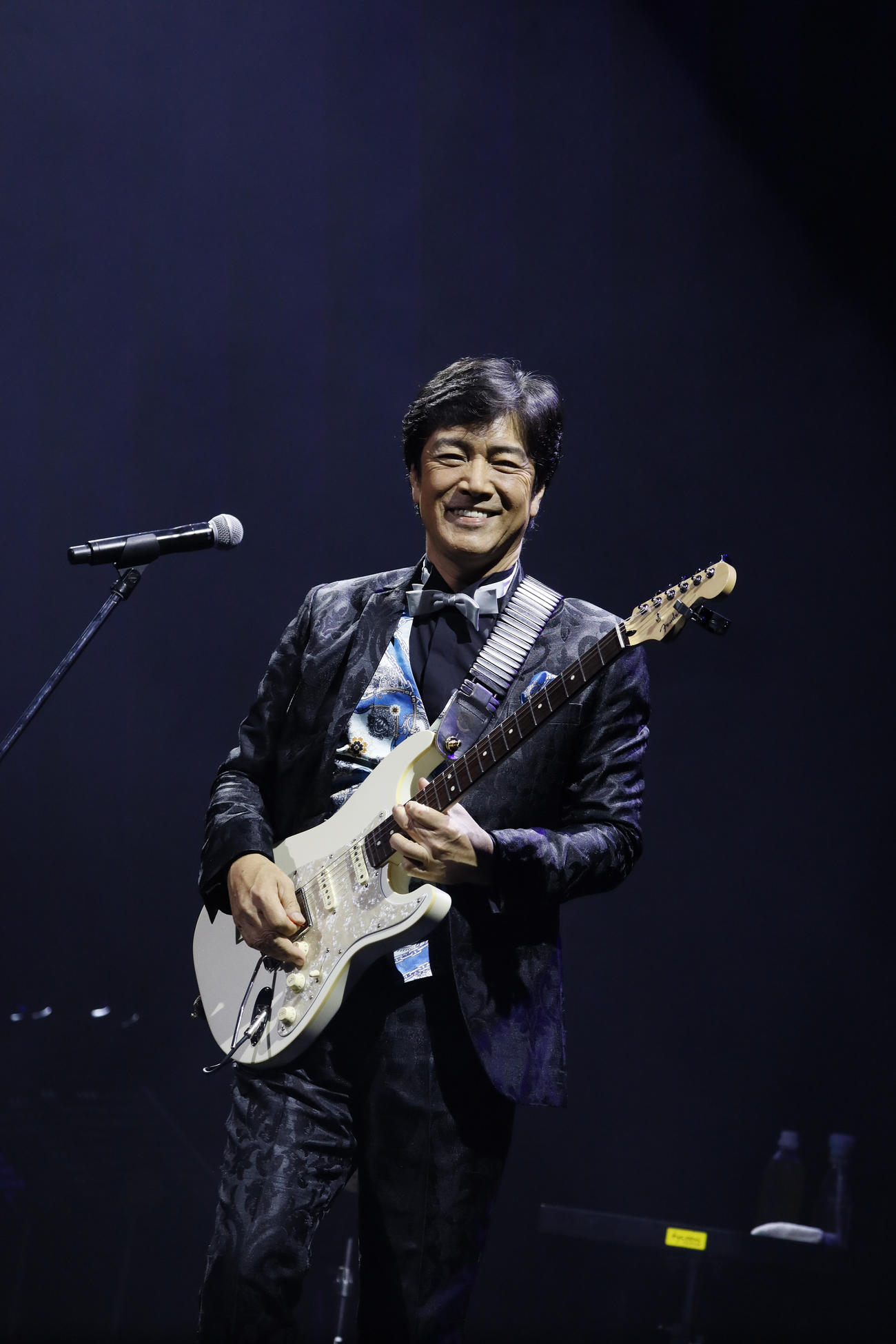 50周年特別公演で歌う野口五郎