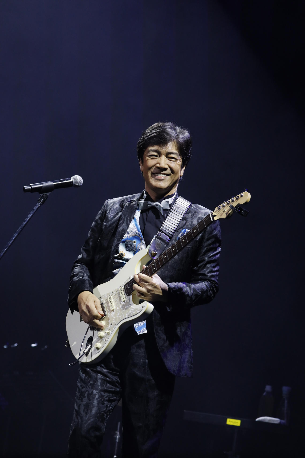 50周年特別公演で歌う野口五郎