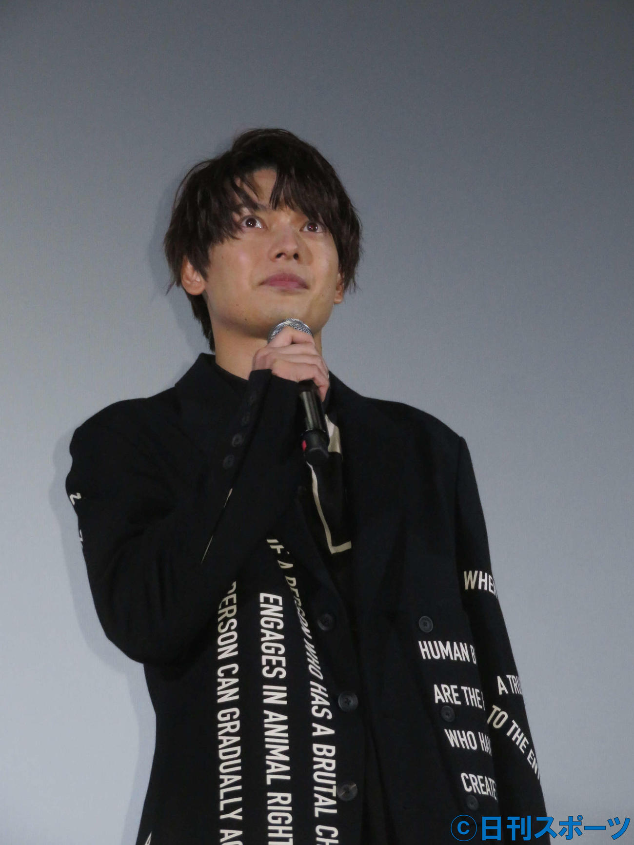 映画「クロガラス3」公開記念舞台あいさつに登壇した崎山つばさ（撮影・村上幸将）