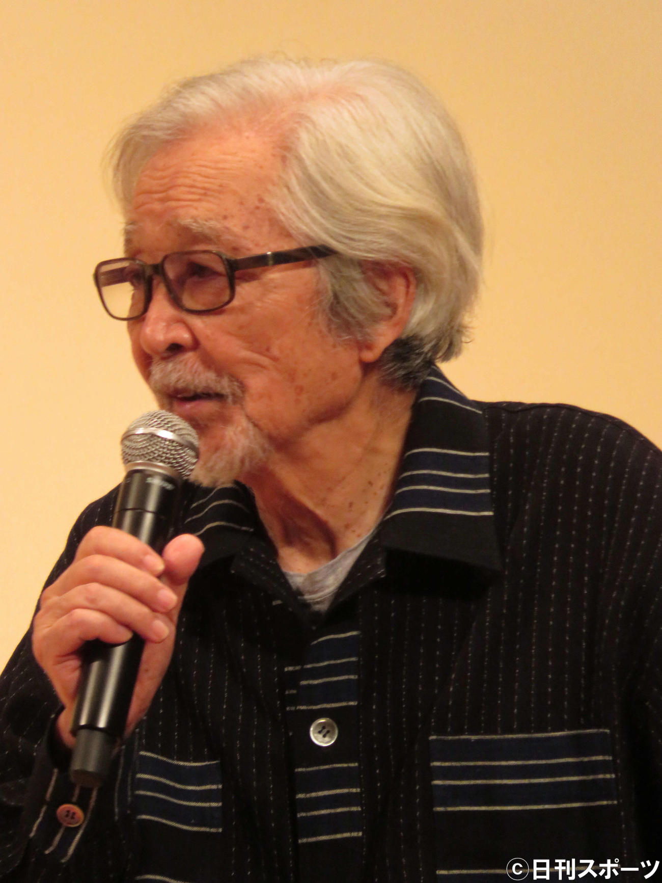 舞台「一万石の恋　裏長屋騒動記　愛の仮名手本篇」の囲み取材に応じた山田洋次監督（撮影・三須佳夏）