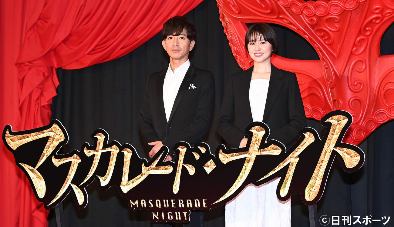 映画「マスカレード・ナイト」の公開直前イベントに出席した木村拓哉（左）と長澤まさみ（撮影・山崎安昭）