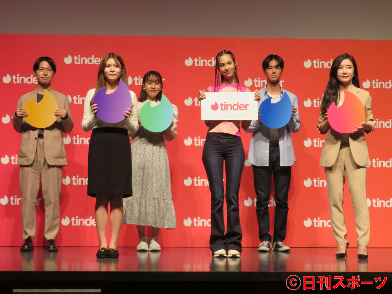 マッチングアプリ「Tinder」のスペシャルトークイベントに登壇した水原希子と対談した学生たち（撮影・村上幸将）