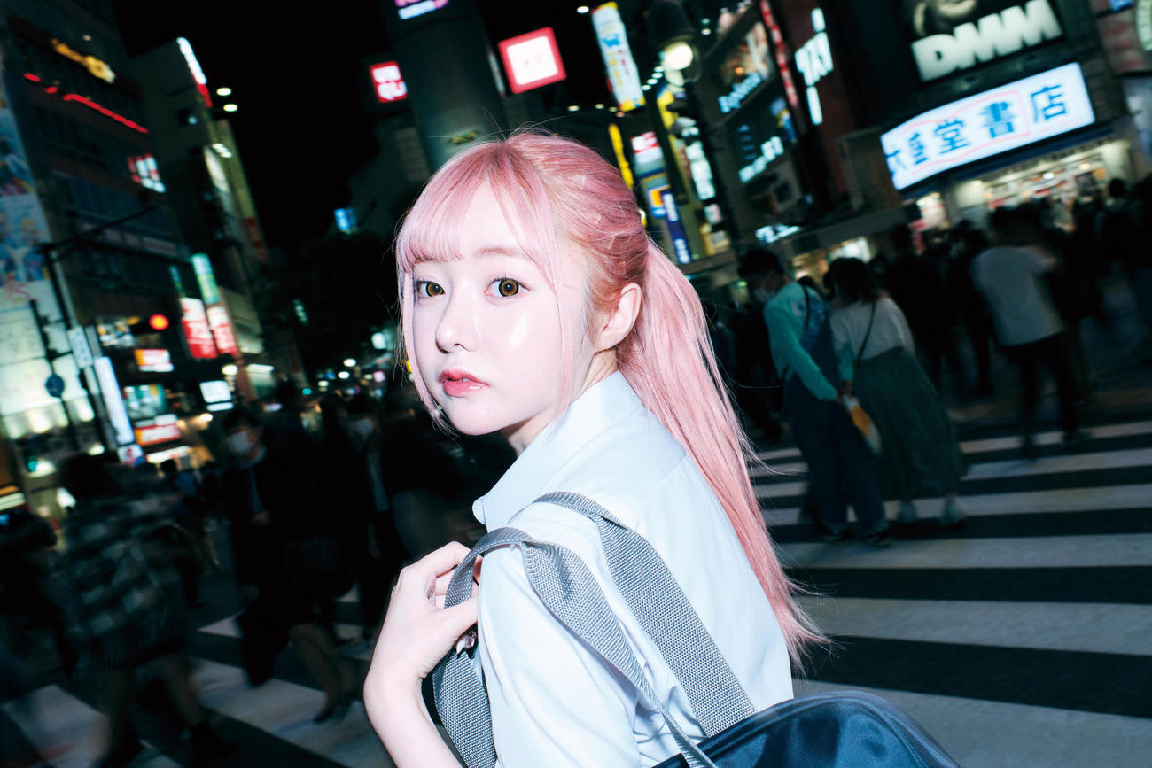 望月めるさんのセルフプロデュースによる写真集　「mell」（講談社）