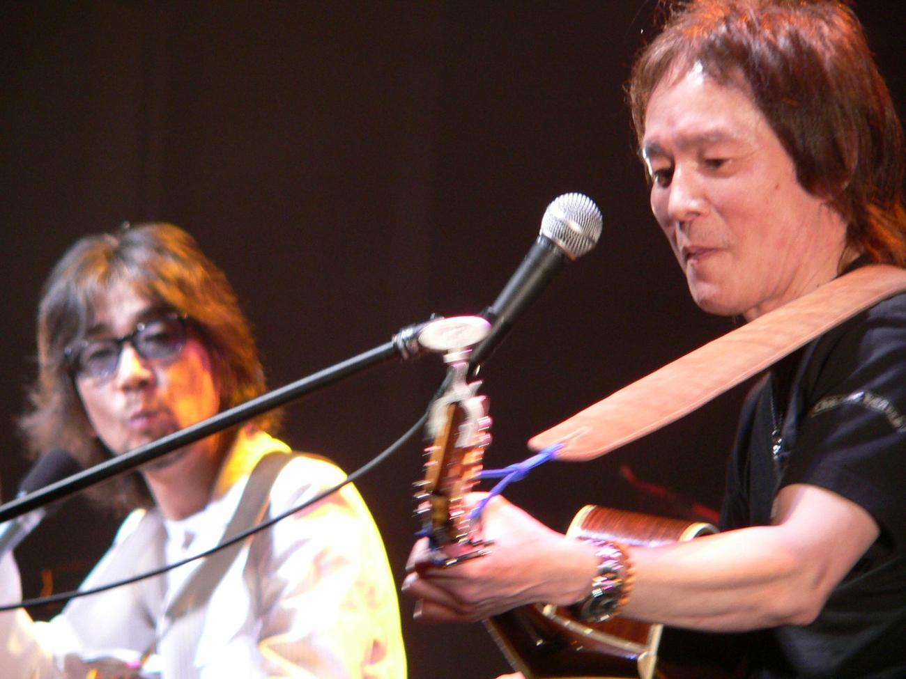 28年ぶりに再結成したフォークデュオの風。大久保一久さん（右）と伊勢正三（07年5月）