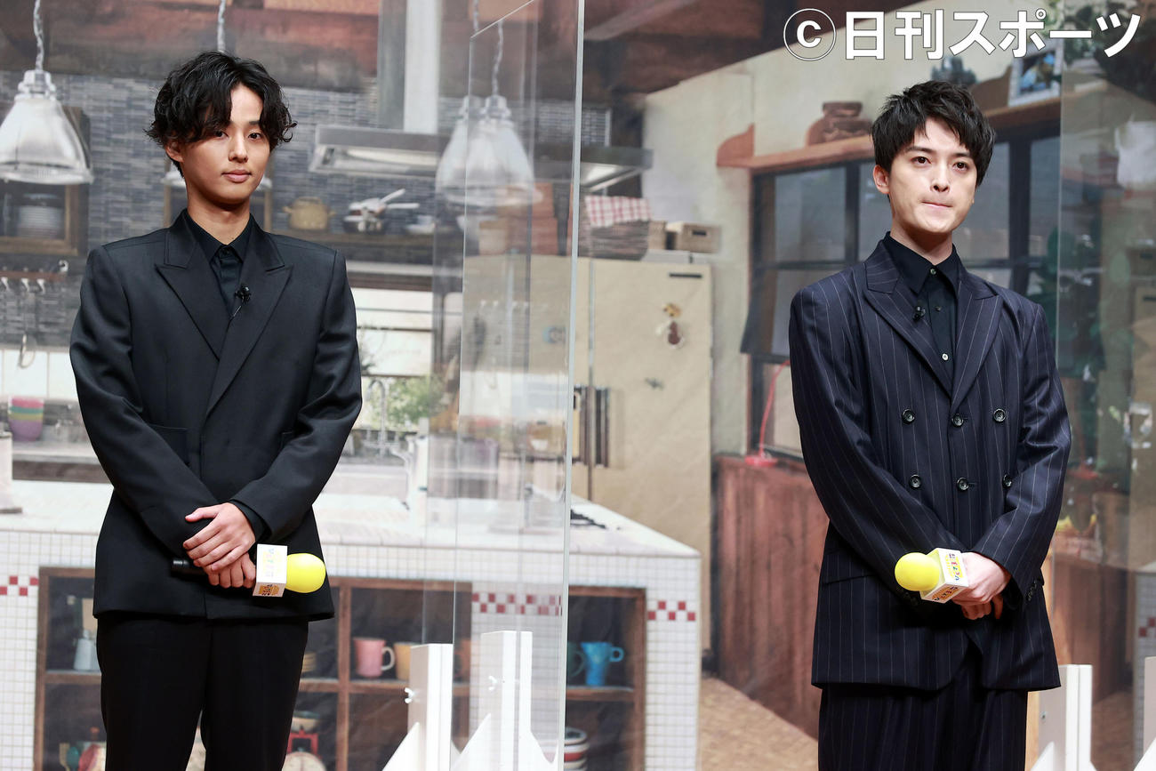 サッポロ一番のキャンペーンイベントに登場したKis－My－Ft2の藤ケ谷太輔（左）と玉森裕太（撮影・浅見桂子）