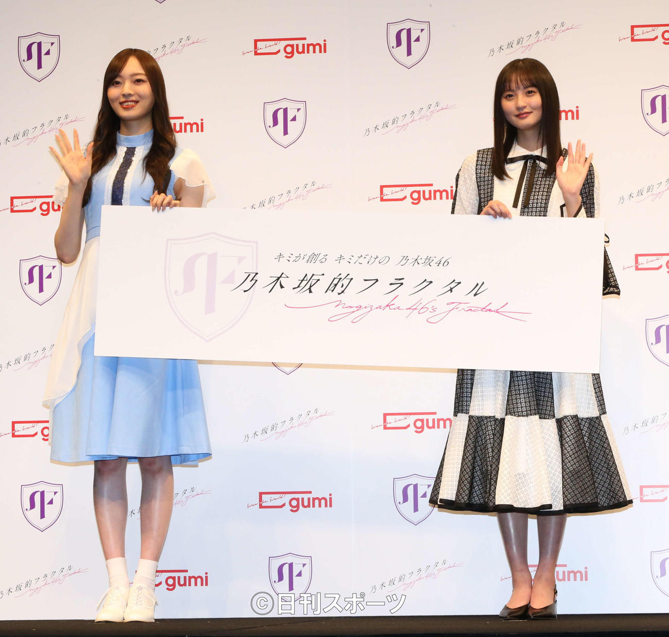 「乃木坂的フラクタル」新CM発表会に出席した、梅澤美波（左）と遠藤さくら（撮影・阿部泰斉）