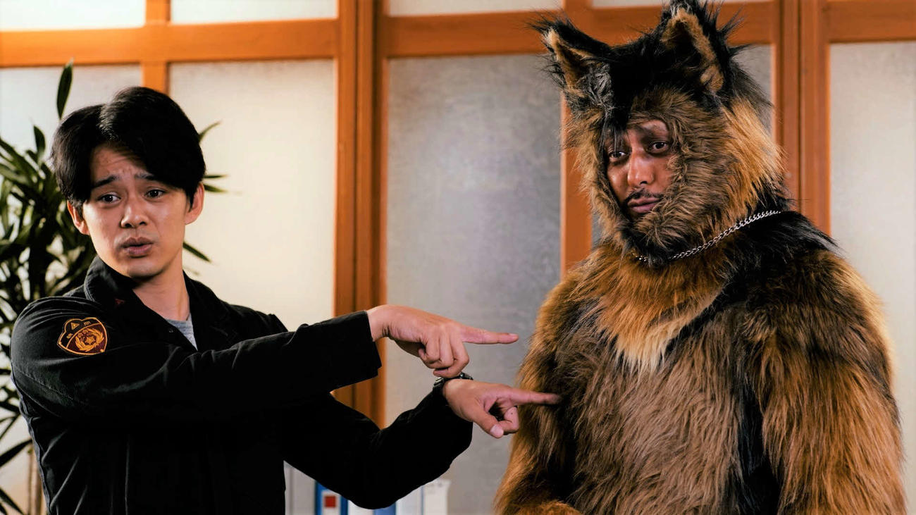 NHKドラマ「オリバーな犬、（Gosh！！）このヤロウ」に犬役で出演するオダギリジョー（右）。左は主演の池松壮亮
