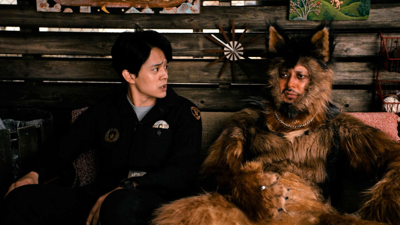 NHKドラマ「オリバーな犬、（Gosh！！）このヤロウ」に犬役で出演するオダギリジョー（右）。左は主演の池松壮亮