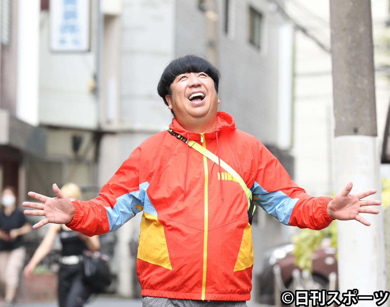 BS朝日「バナナマン日村が歩く！　ウォーキングのひむ太郎」に出演するバナナマン日村勇紀（2021年8月撮影）