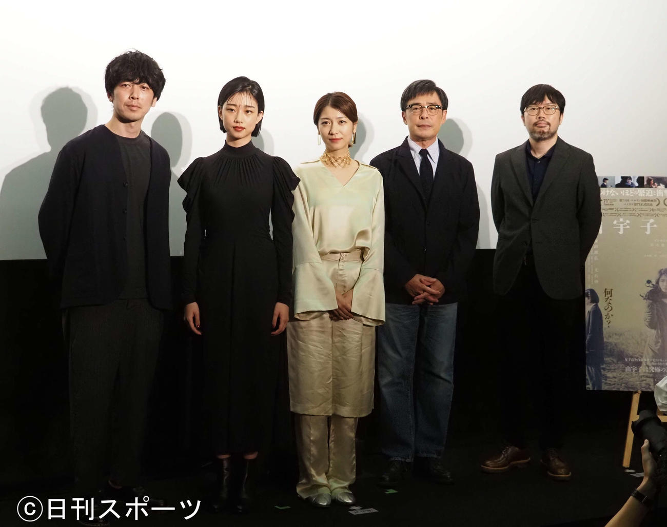 映画「由宇子の天秤」舞台あいさつに登壇した、左から梅田誠弘、河合優実、瀧内公実、光石研、春本雄二郎監督（撮影・遠藤尚子）