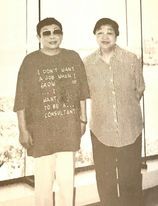 ありし日の橋田寿賀子さん（左）と石井ふく子さん