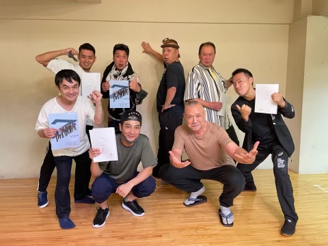 舞台「7 NANA」初日公演に向け稽古中の出演者たち