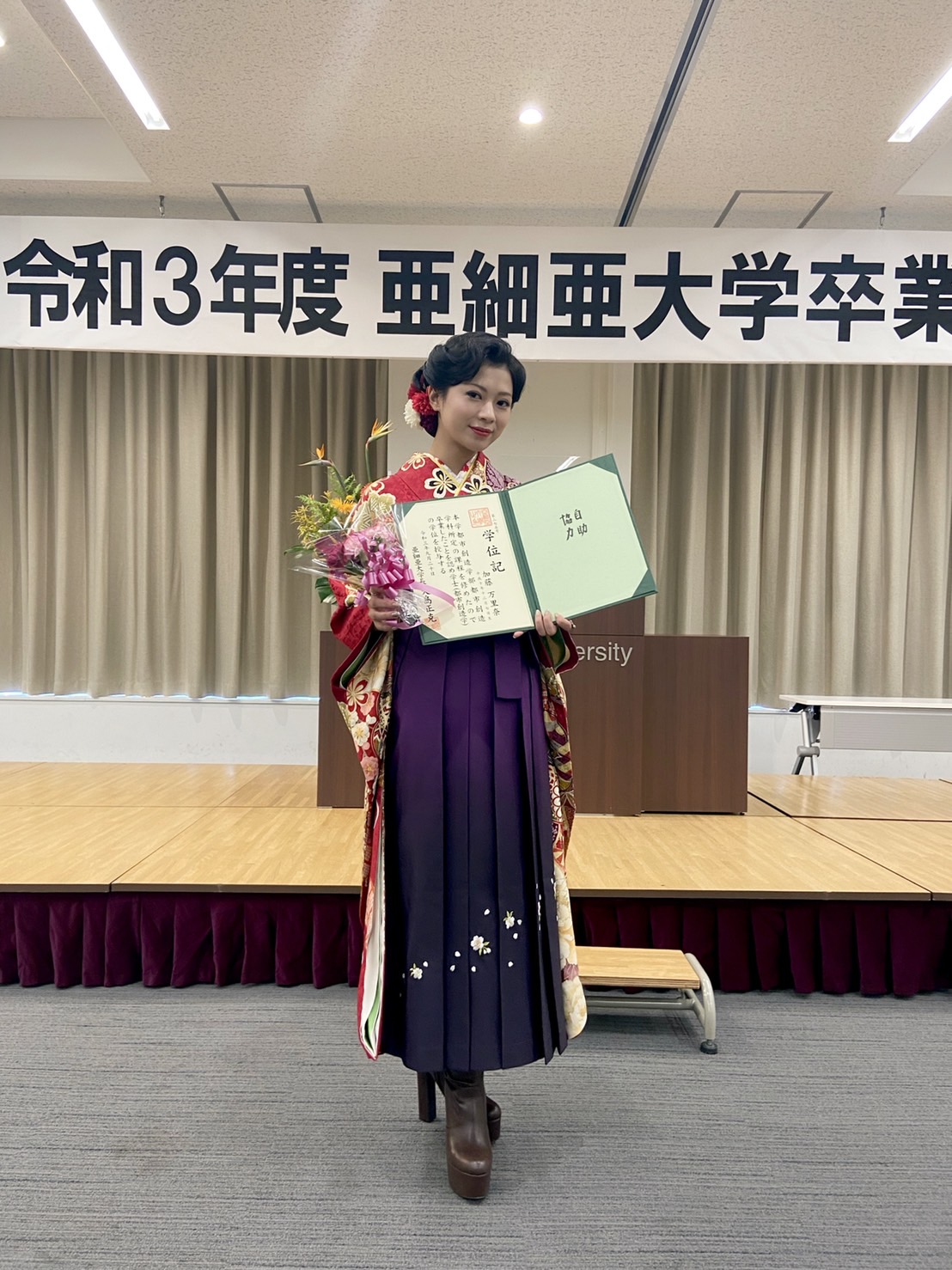 亜細亜大学を卒業した加藤万里奈