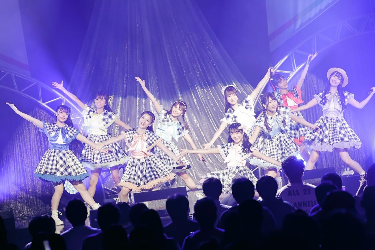 「第5章」として初のライブを行ったSUPER★GiRLS。左から田中想、金澤有希、萩田帆風、坂林佳奈、阿部夢梨、樋口なづな、門林有羽、竹内ななみ、長尾しおり