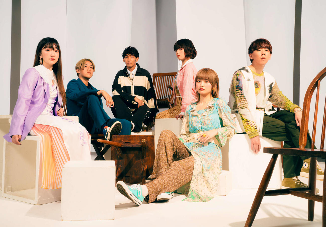 本格的にメジャー・デビューするナギーレーン（左からmayu、baratti、euro、mikako、rei、keiji）