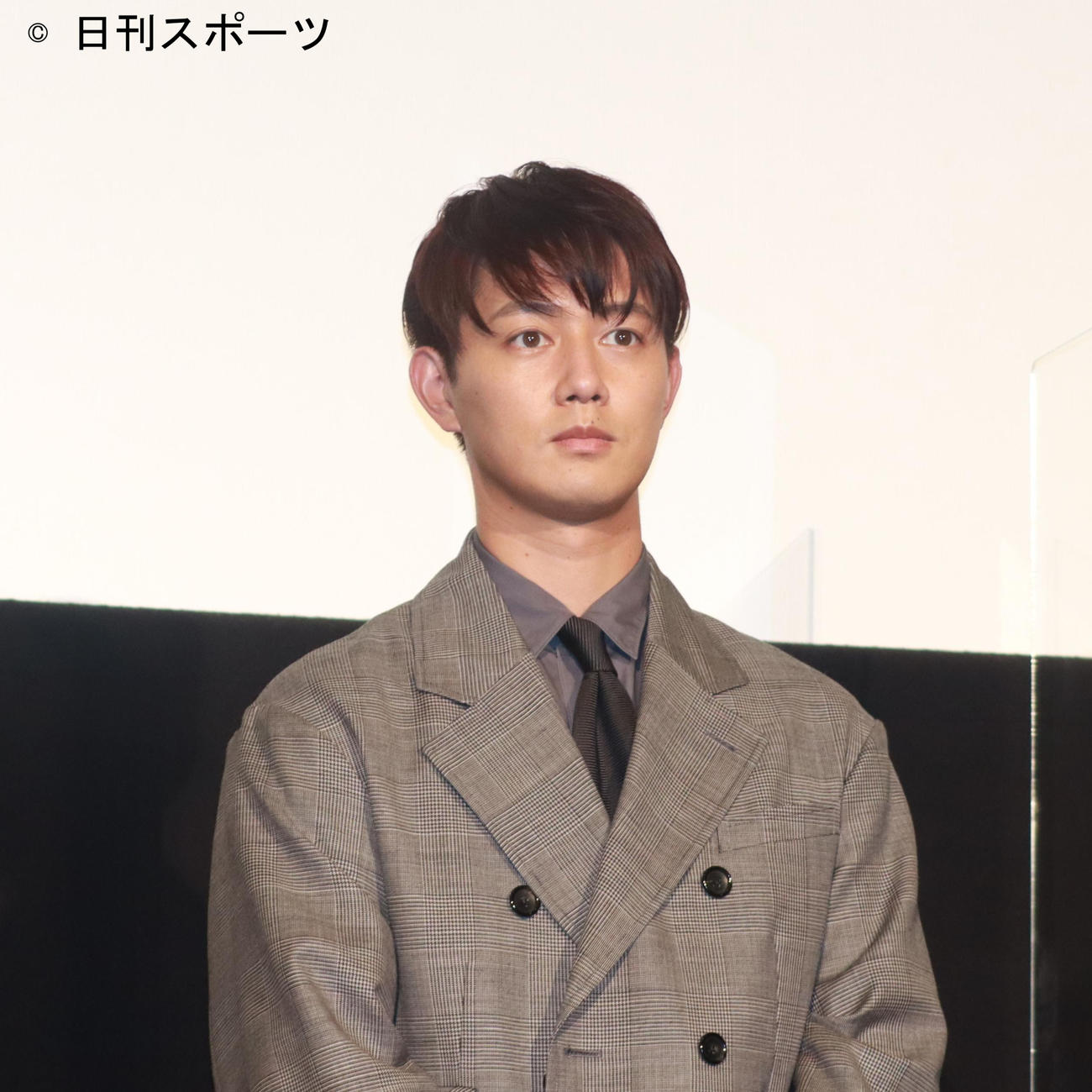 アニメ映画「アイの歌声を聴かせて」完成披露試写会で笑顔を見せる工藤阿須加（撮影・勝部晃多）
