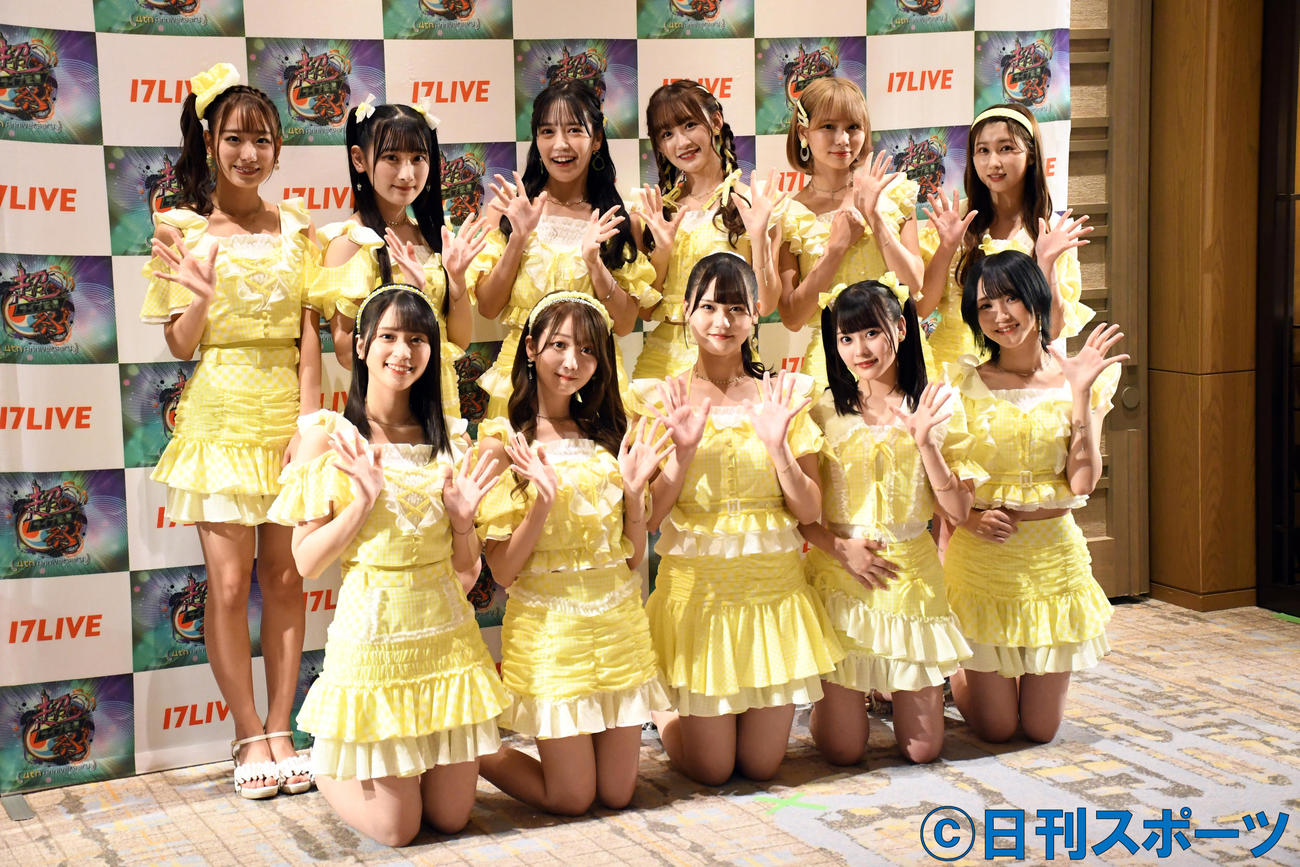 ＝LOVE。前列左から佐々木舞香、大谷映美里、高松瞳、齊藤なぎさ、野口衣織、後列左から瀧脇笙古、齋藤樹愛羅、諸橋沙夏、音嶋莉沙、大場花菜、山本杏奈（撮影・大友陽平）