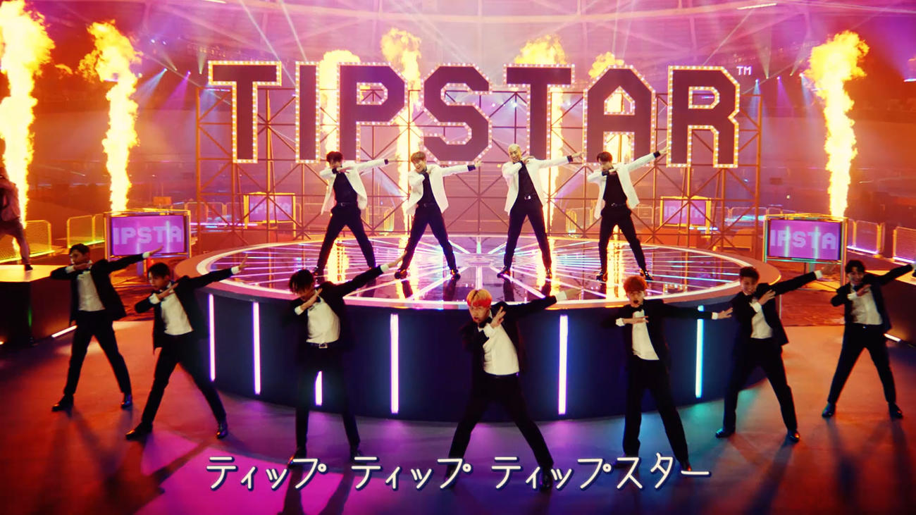 ケイリンアプリ「TIPSTAR」の新CMに出演するEXILEの、後列左から佐藤大樹、NAOTO、関口メンディー、白濱亜嵐。前列はFANTASTICS