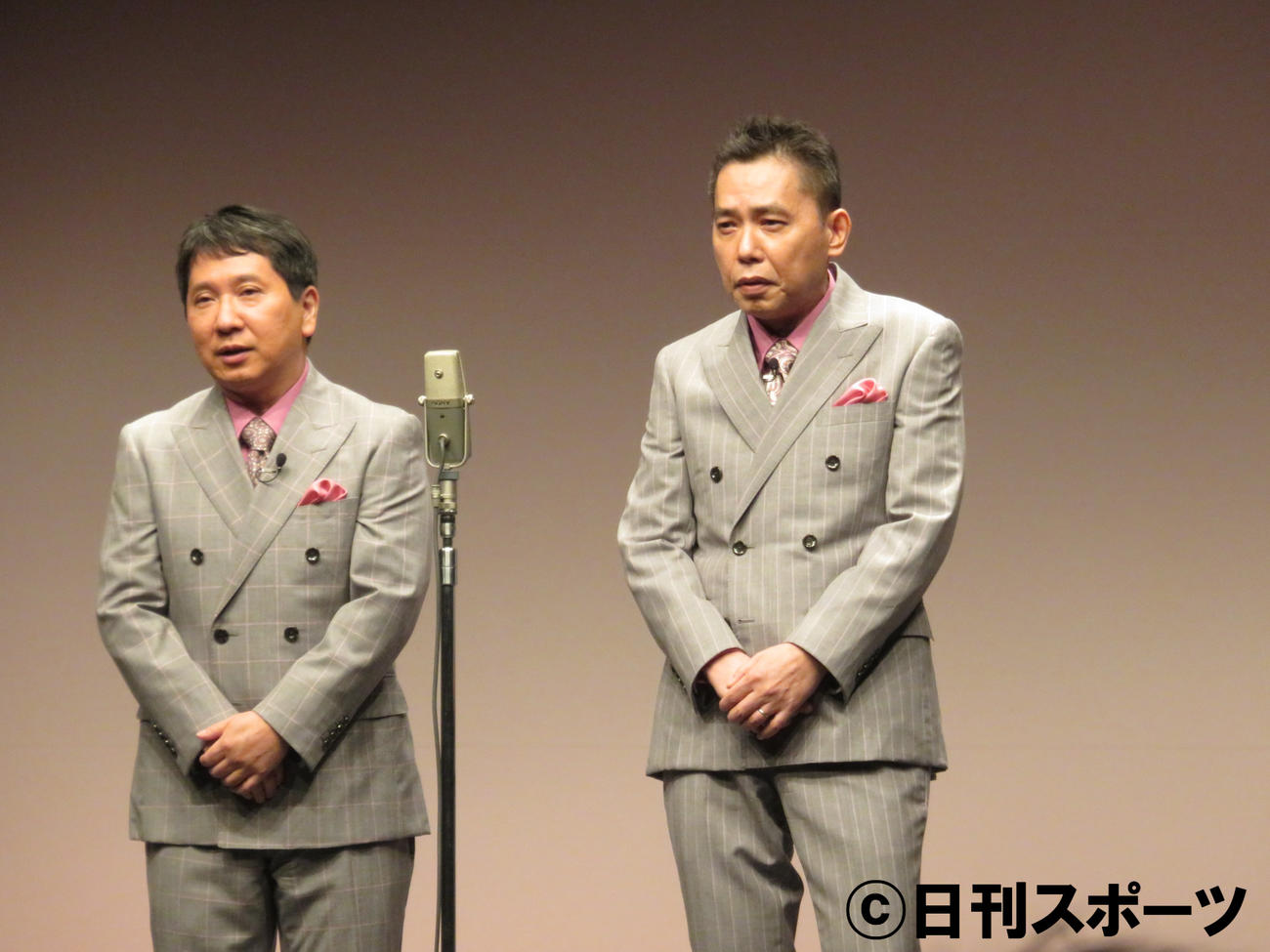 爆笑問題の田中裕二（左）と太田光