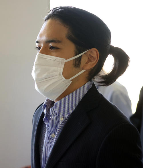 成田空港に到着した小室圭さん(撮影・狩俣裕三)