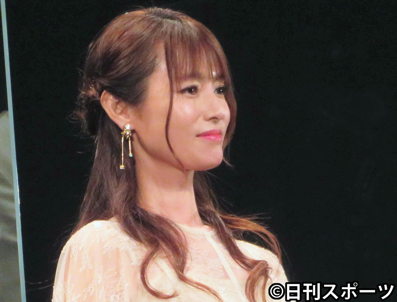 主演映画「劇場版　ルパンの娘」の完成披露舞台あいさつに登壇した深田恭子（撮影・三須佳夏）