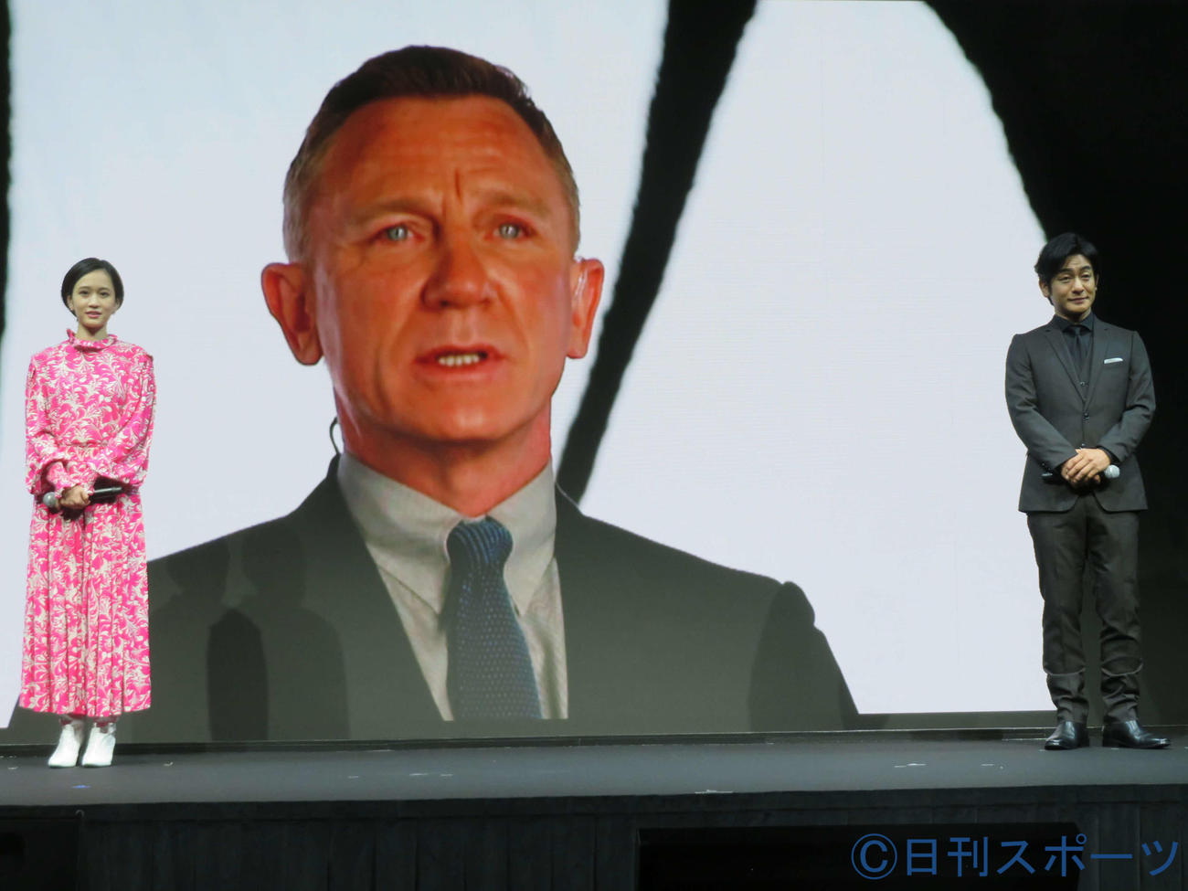 「007／ノー・タイム・トゥ・ダイ」バーチャルイベントに、英ロンドンから参加し、前田敦子と片岡愛之助の質問に答えた後、感極まったように日本のファンに感謝の言葉を語るダニエル・クレイグ（撮影・村上幸将）