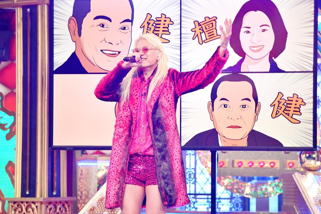 デジタルフリップを使い、ネタを演じたZAZY（写真提供：MBS）